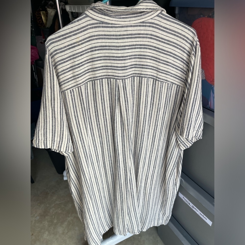 Universal Threads Button Up Size Large - image 2